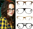 Jak dobrać oprawki okularowe? Poradnik, który odmieni Twój wizerunek!