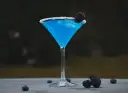 Najlepsze drinki z Blue Curacao, które zaskoczą Twoich gości