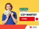 Mężczyzna z zaskoczoną miną trzyma plik banknotów. Obok logo Kasa Stefczyka i pytanie "Czy warto?". Sprawdź, czy kasa Stefczyka sprawdza BIK.