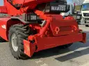 Czerwony ładowarka Manitou MRT 2150. Szczegółowe dane techniczne tej maszyny budowlanej są kluczowe dla jej efektywnego wykorzystania.