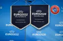 Dwa banery informują o przyznaniu organizacji Euro 2032 Włochom i Turcji oraz Euro 2028 Wielkiej Brytanii i Irlandii.