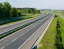 Czym się różni droga ekspresowa od autostrady? Kluczowe różnice i wskazówki
