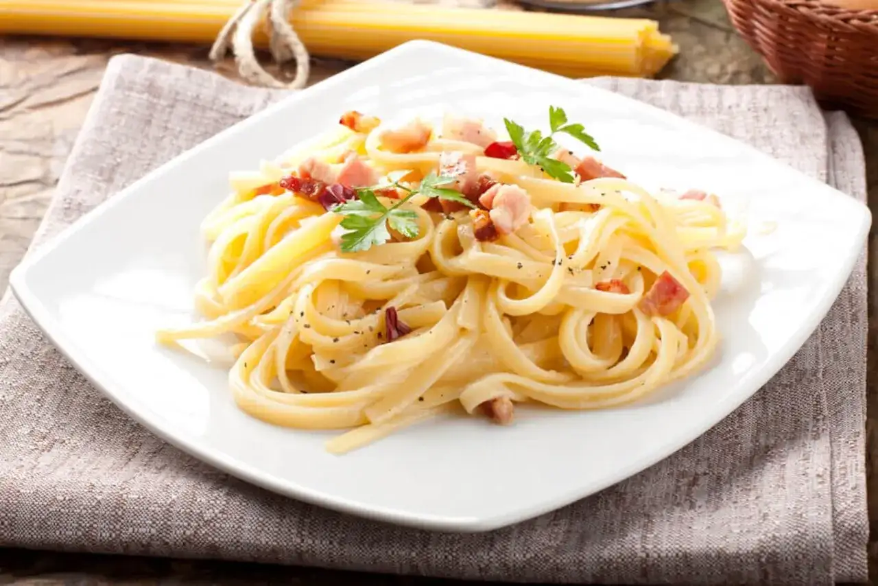 Prawdziwa Carbonara bez śmietany: Sekretny przepis mistrzów