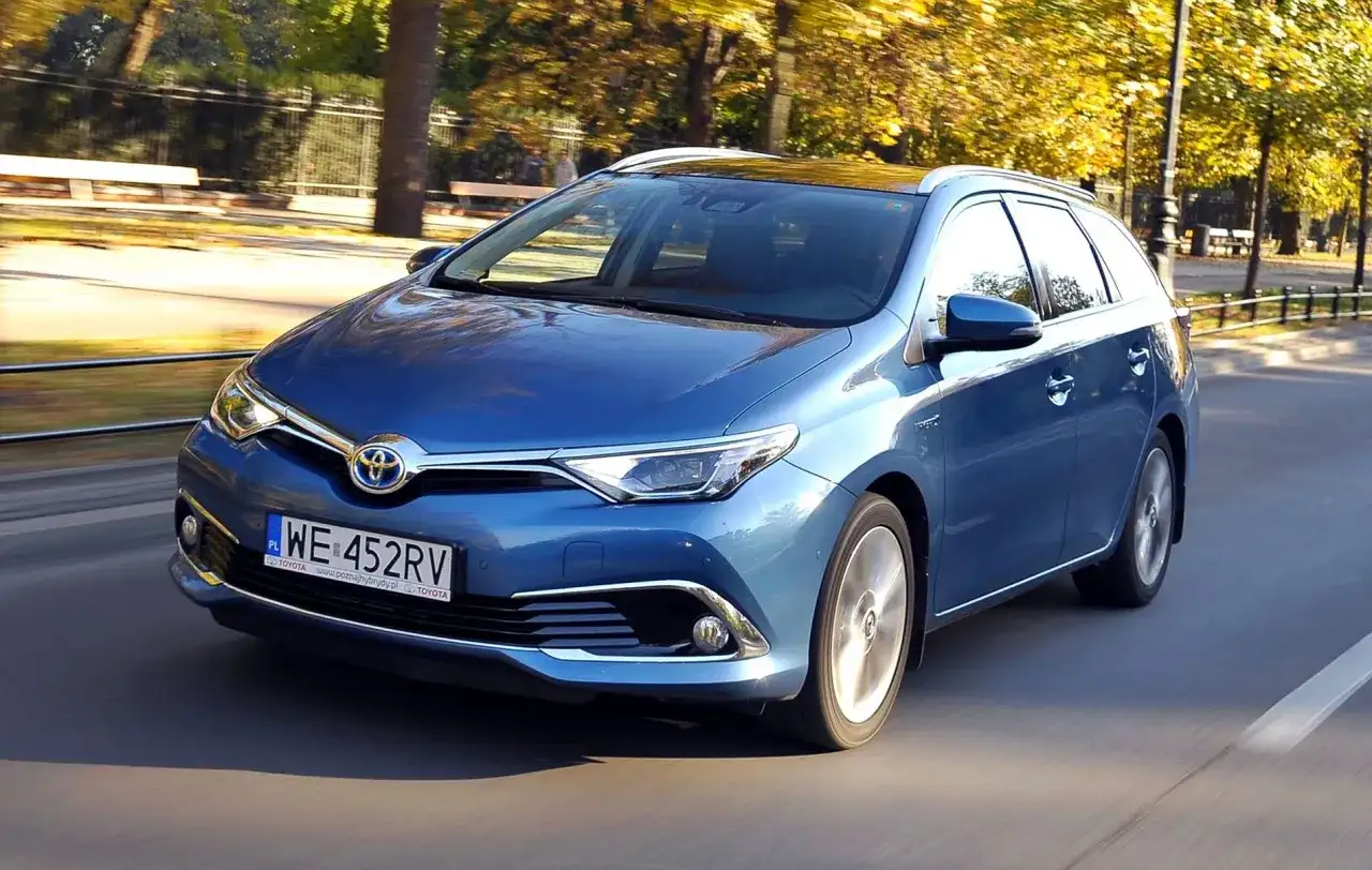 Auris 1.8 Hybrid - Czy to nadal dobry wybór? Sprawdź!