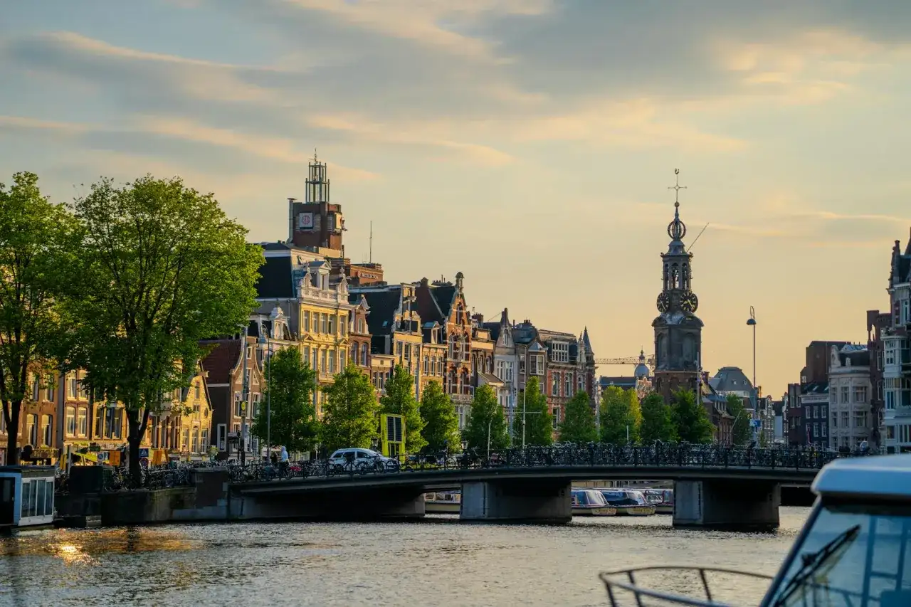 Gdzie leży Amsterdam? Plan na udany city break!
