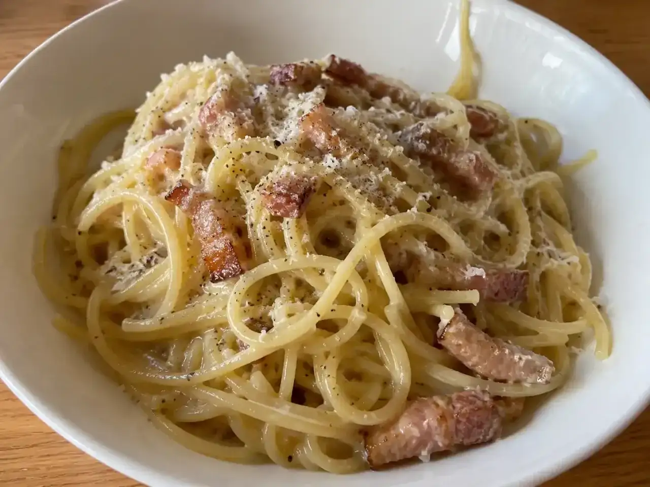 Carbonara ramen med krämig sås utan grädde