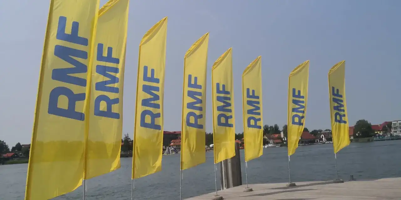 Flaga reklamowa winder - Jak wybrać i zwiększyć widoczność?