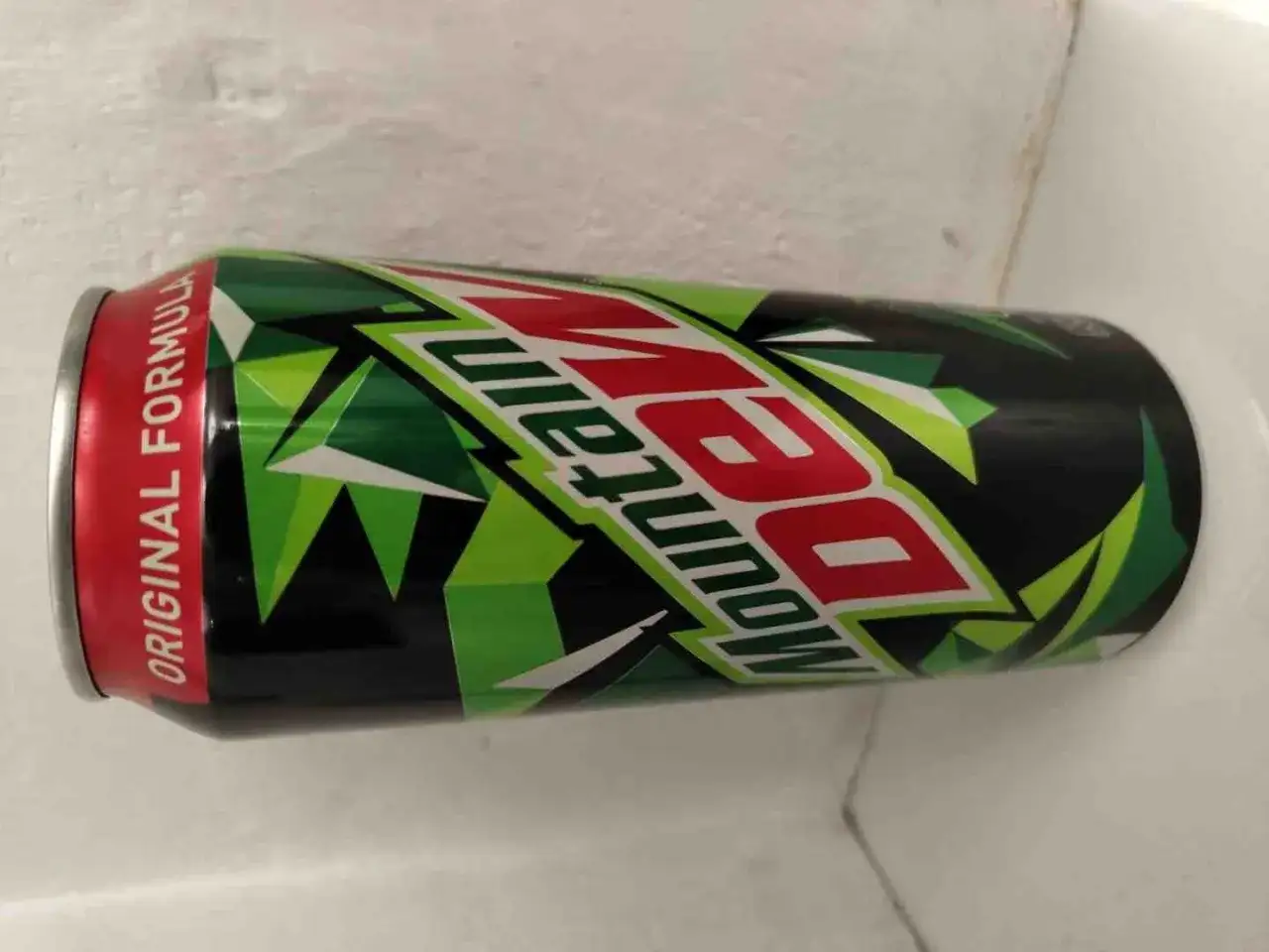 Mountain Dew - Czy to energetyk? Prawda o składzie i kofeinie