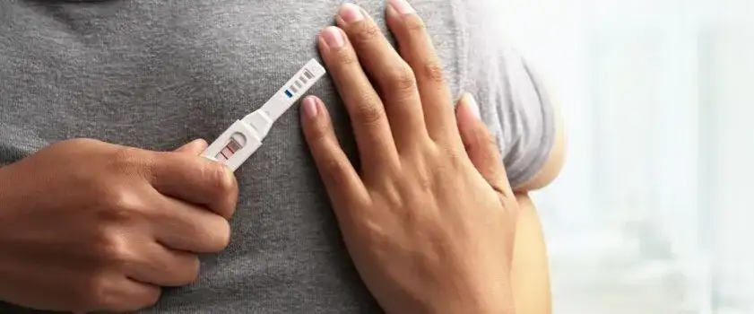 Kiedy zrobić test ciążowy przy karmieniu piersią, aby uniknąć wątpliwości?