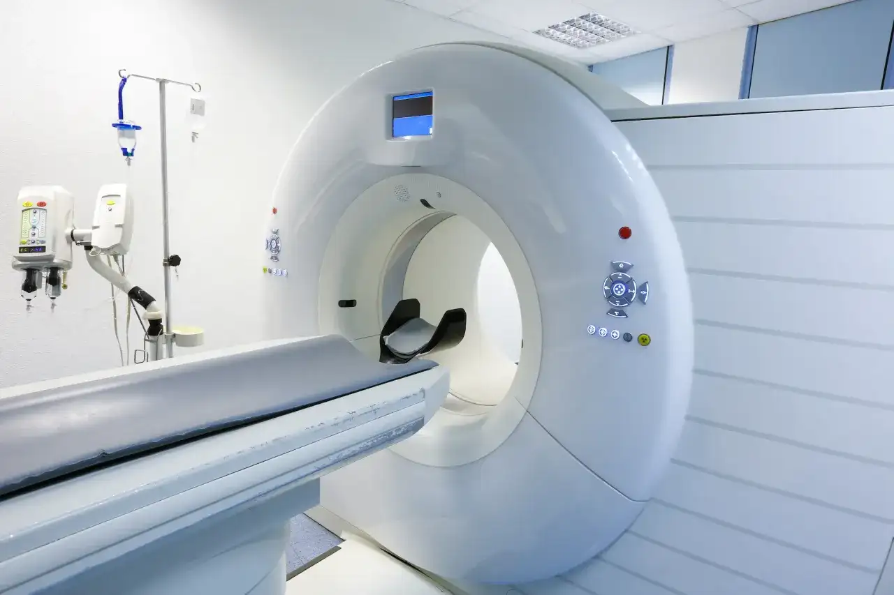 Tomografia komputerowa czy rezonans magnetyczny? Różnice i wybór