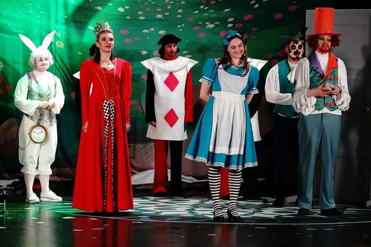 Alicja w Krainie Czarów postacie - Kto jest kim?