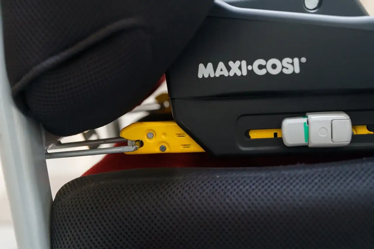 Isofix w foteliku dziecięcym - jak działa i co sprawdzić