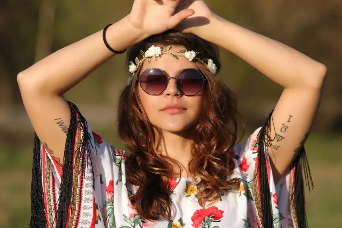 Hipiska - kim była i jak nosić styl hippie bez przebrania?