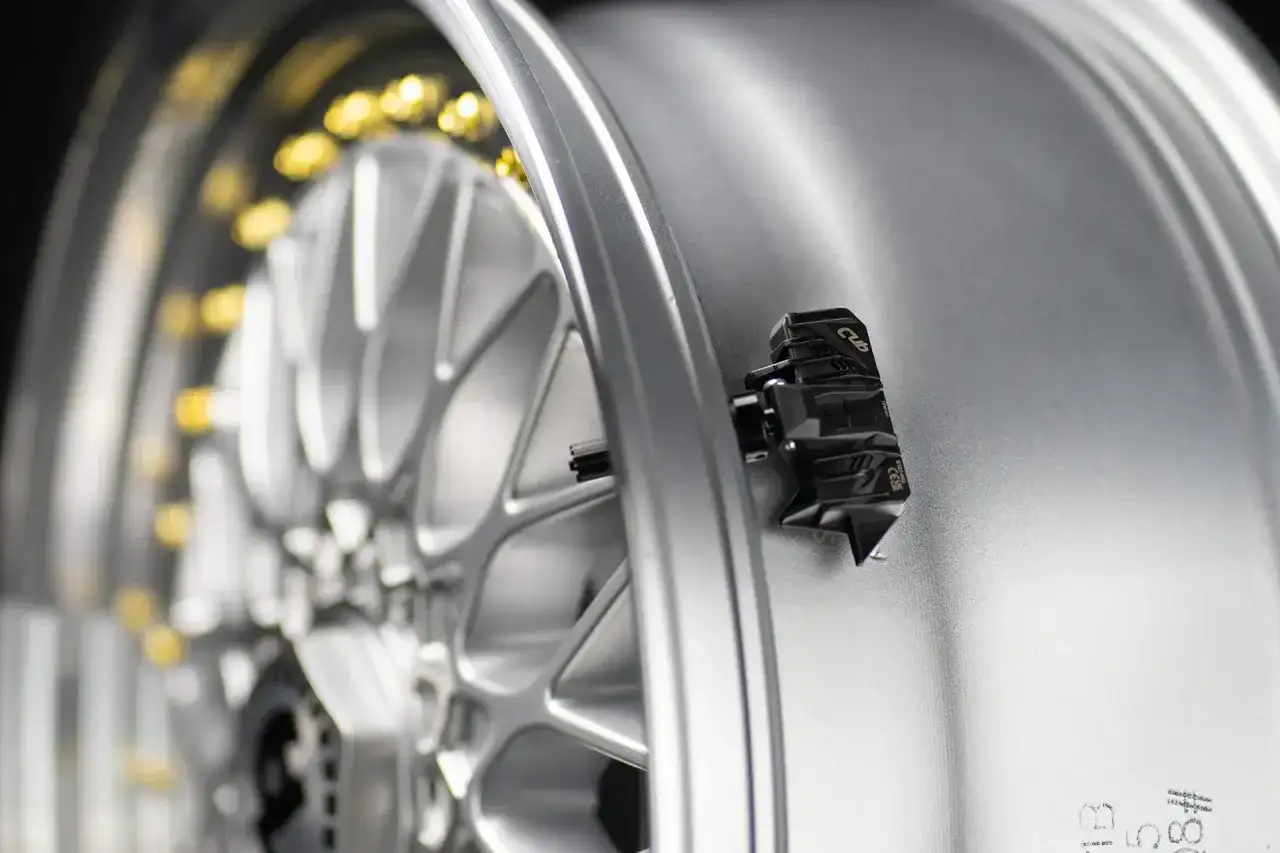 TPMS - Co to jest i jak działa? Wszystko o czujnikach ciśnienia