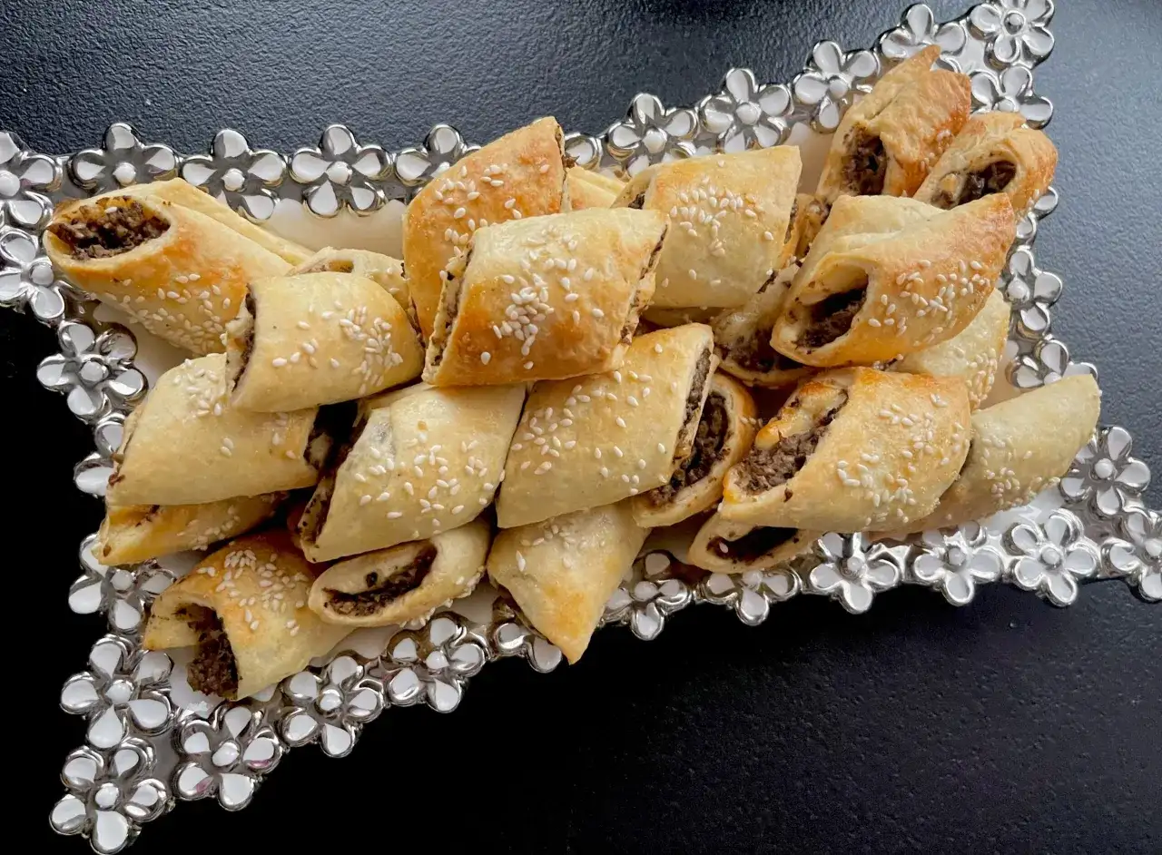 Paszteciki z pieczarkami i serem: Przepis krok po kroku na sukces