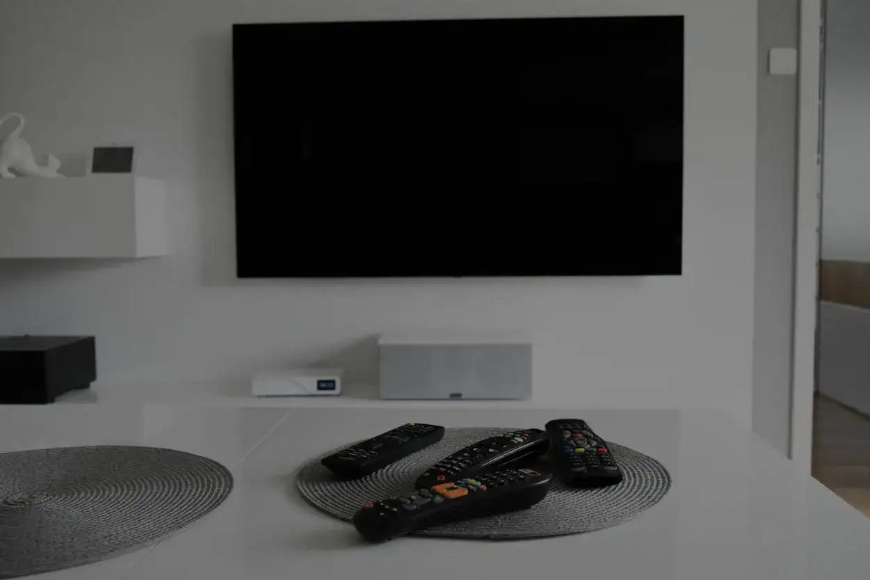 Czarny ekran w TV? Diagnozuj i napraw - Poradnik krok po kroku