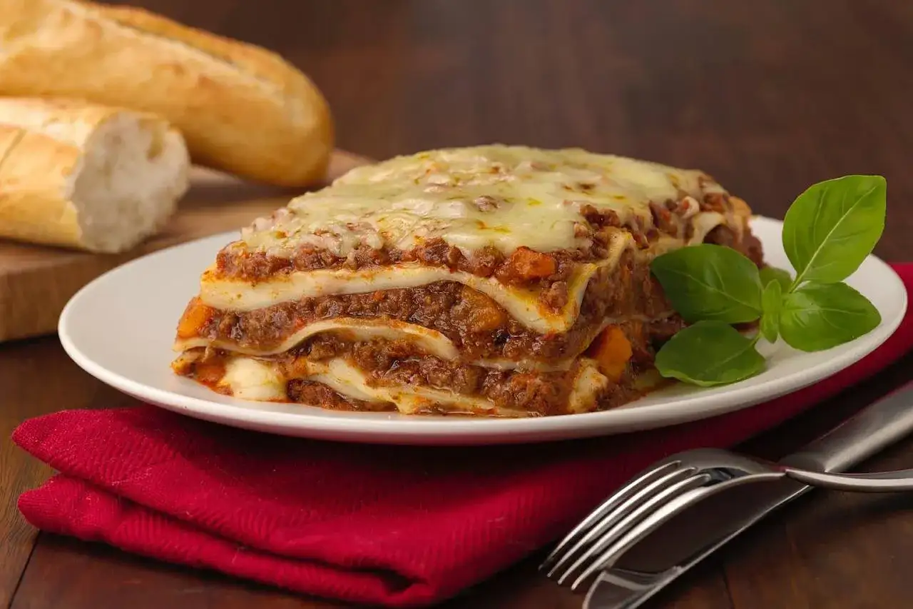 Ile piec lasagne - Sprawdź czas pieczenia i uniknij suchego środka