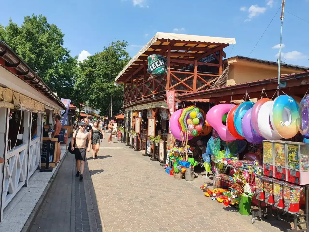 Skorzęcin - Koncerty, plaża i noclegi. Jak zaplanować wyjazd?