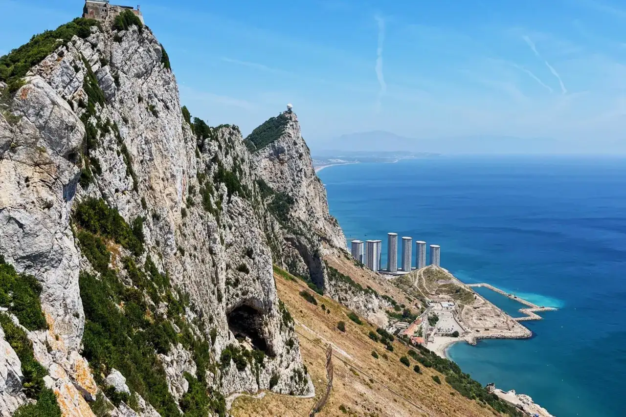 Gibraltar - Jak płacić, by uniknąć ukrytych kosztów?