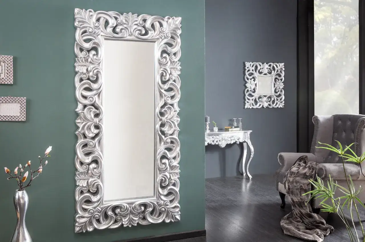 Lustro w srebrnej ramie: Elegancja i inspiracje do Twojego wnętrza
