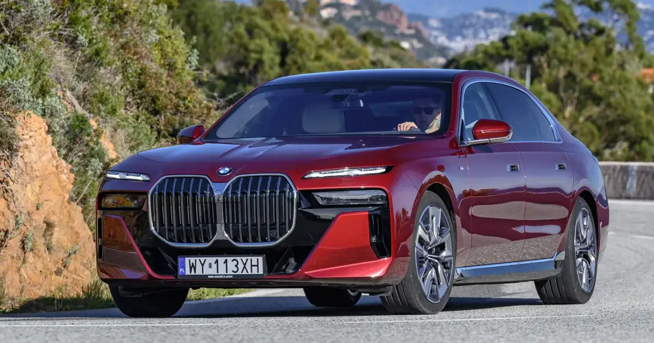 BMW serii 7 - Ile kosztuje i która wersja ma najwięcej sensu?