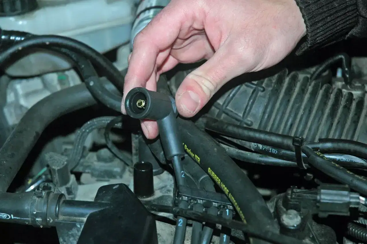 Twoje auto szarpie na gazie? Poznaj przyczyny i jak je naprawić