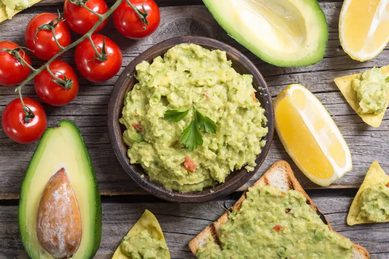 Co zrobić z guacamole? 15+ pomysłów na obiad i śniadanie