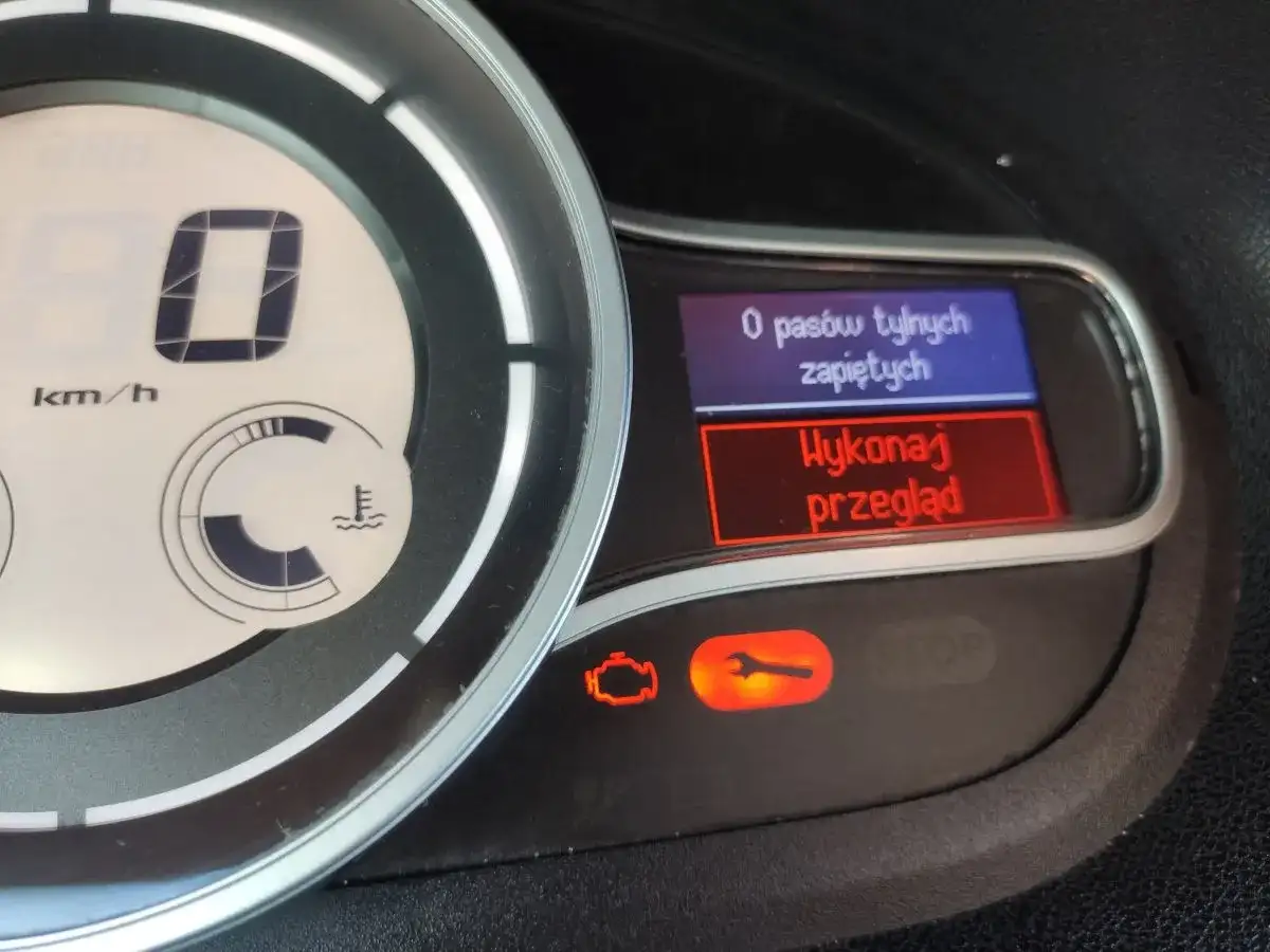 Pomarańczowa kontrolka z kluczykiem w Renault - co oznacza?