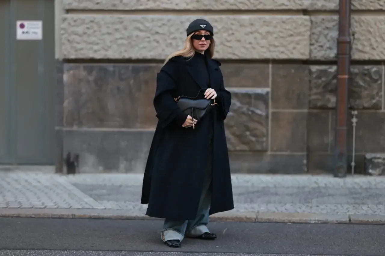 Czarny płaszcz oversize: Stylizacje, wybór i uniwersalność