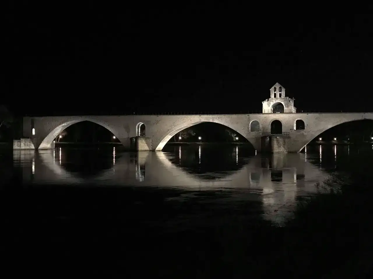 Sur le pont d’Avignon - Co kryje pieśń o moście?