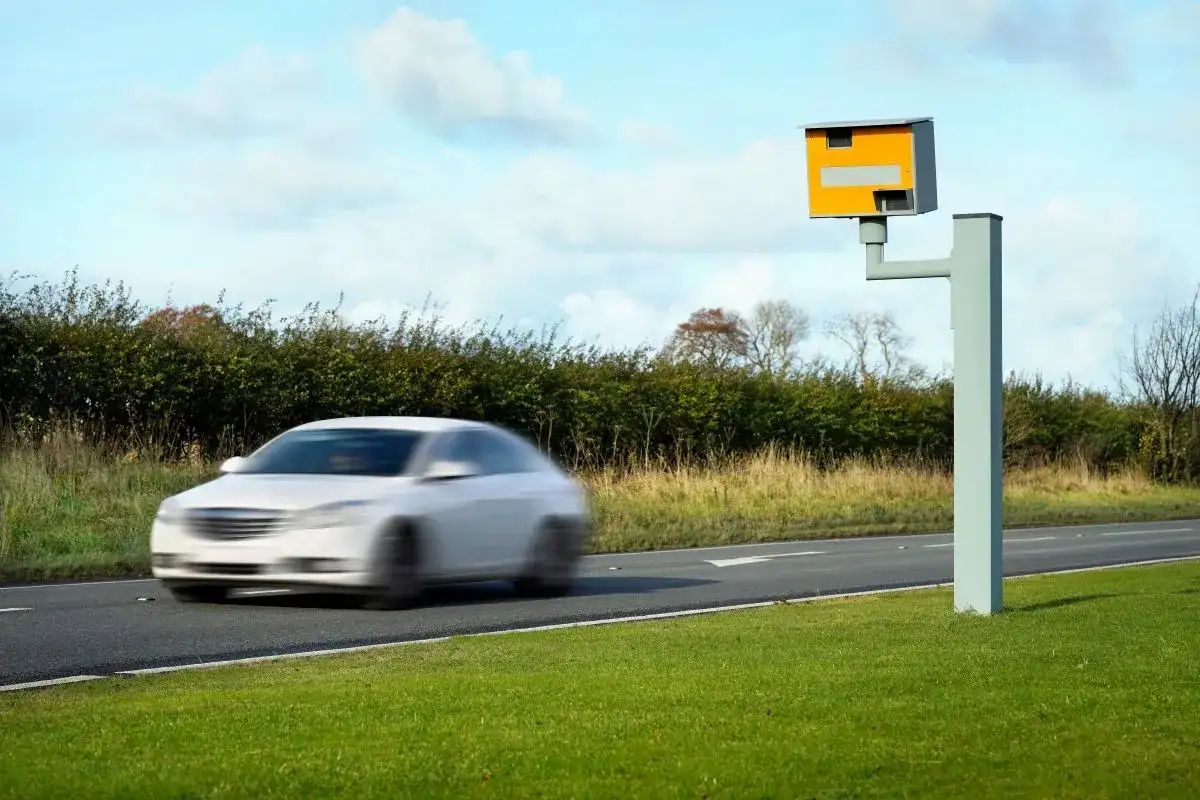 Mandat za 20 km/h ponad limit. Ile wynosi i ile punktów?