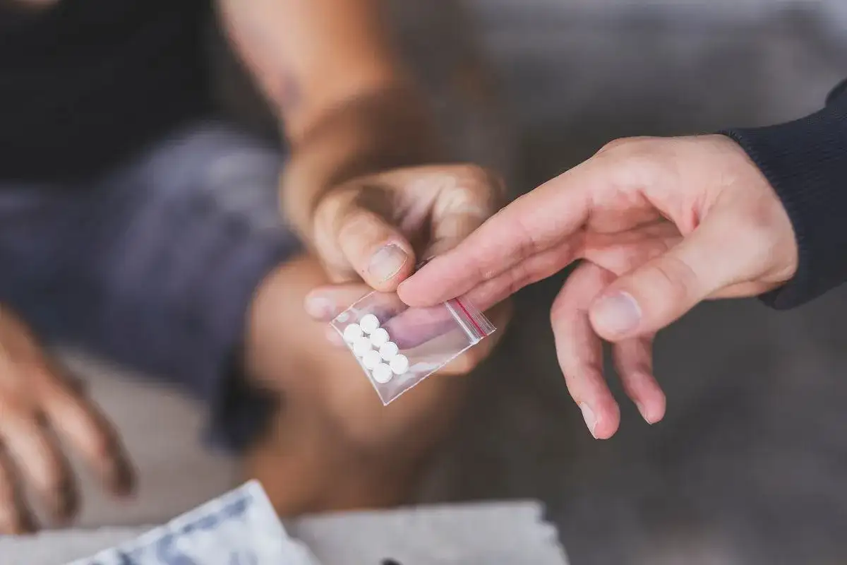 MDMA - Jak działa na organizm? Poznaj efekty i realne zagrożenia