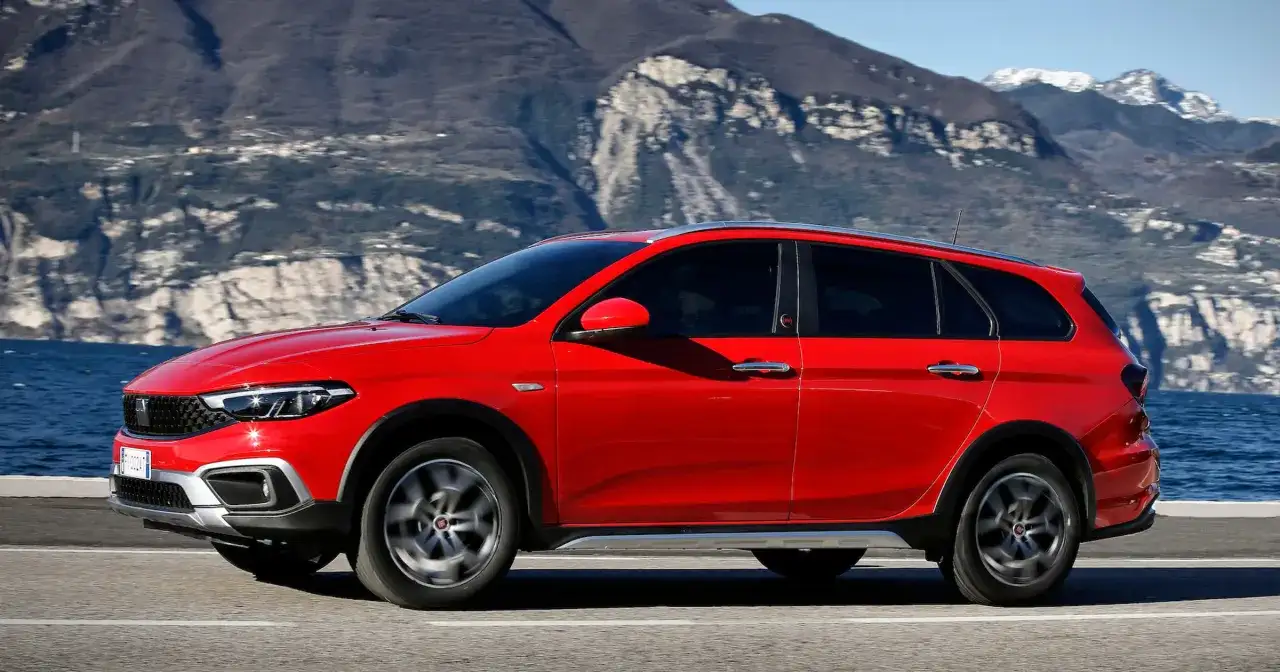 Fiat Tipo – które nadwozie wybrać? Sedan, Hatchback, Kombi, Cross