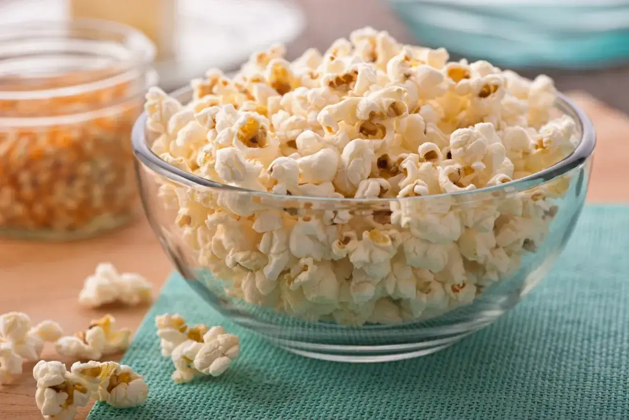Popcorn - Zdrowa przekąska czy pułapka? Jak go jeść mądrze