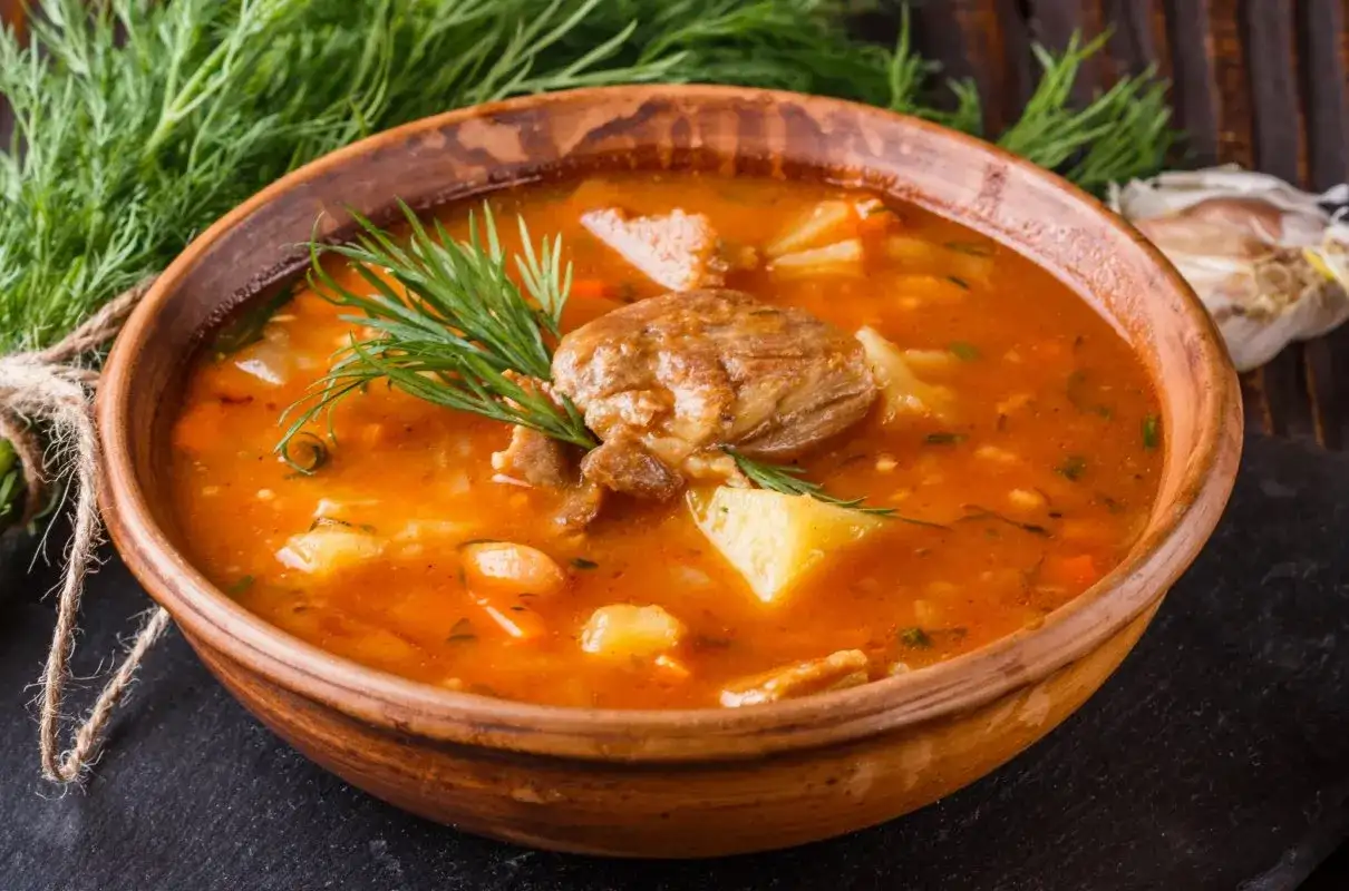 Zupa ogonowa - przepis na idealny, głęboki smak!