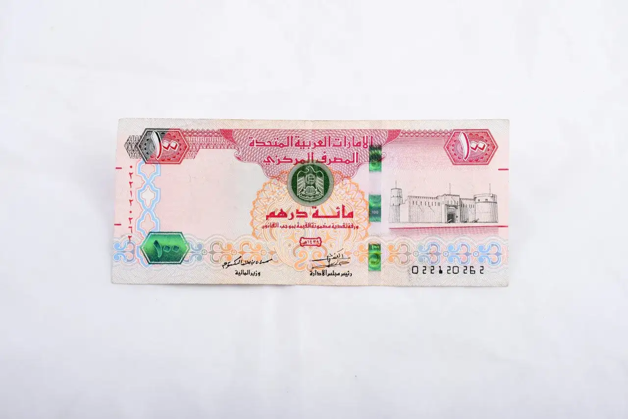 Jaka waluta w Dubaju? Dirham, karty i gotówka - Poradnik
