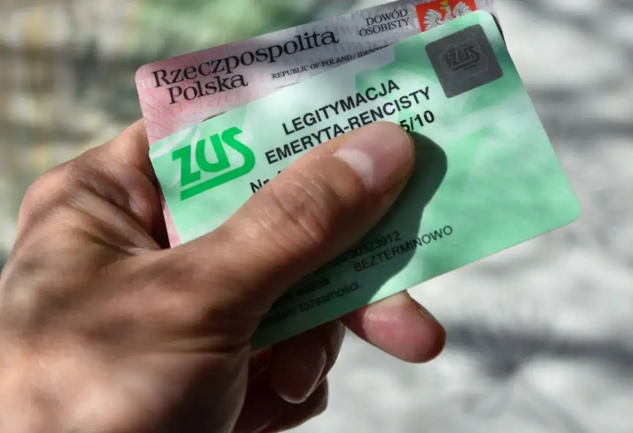 Legitymacja emeryta - Jak ją otrzymać i korzystać z ulg bez błędów?