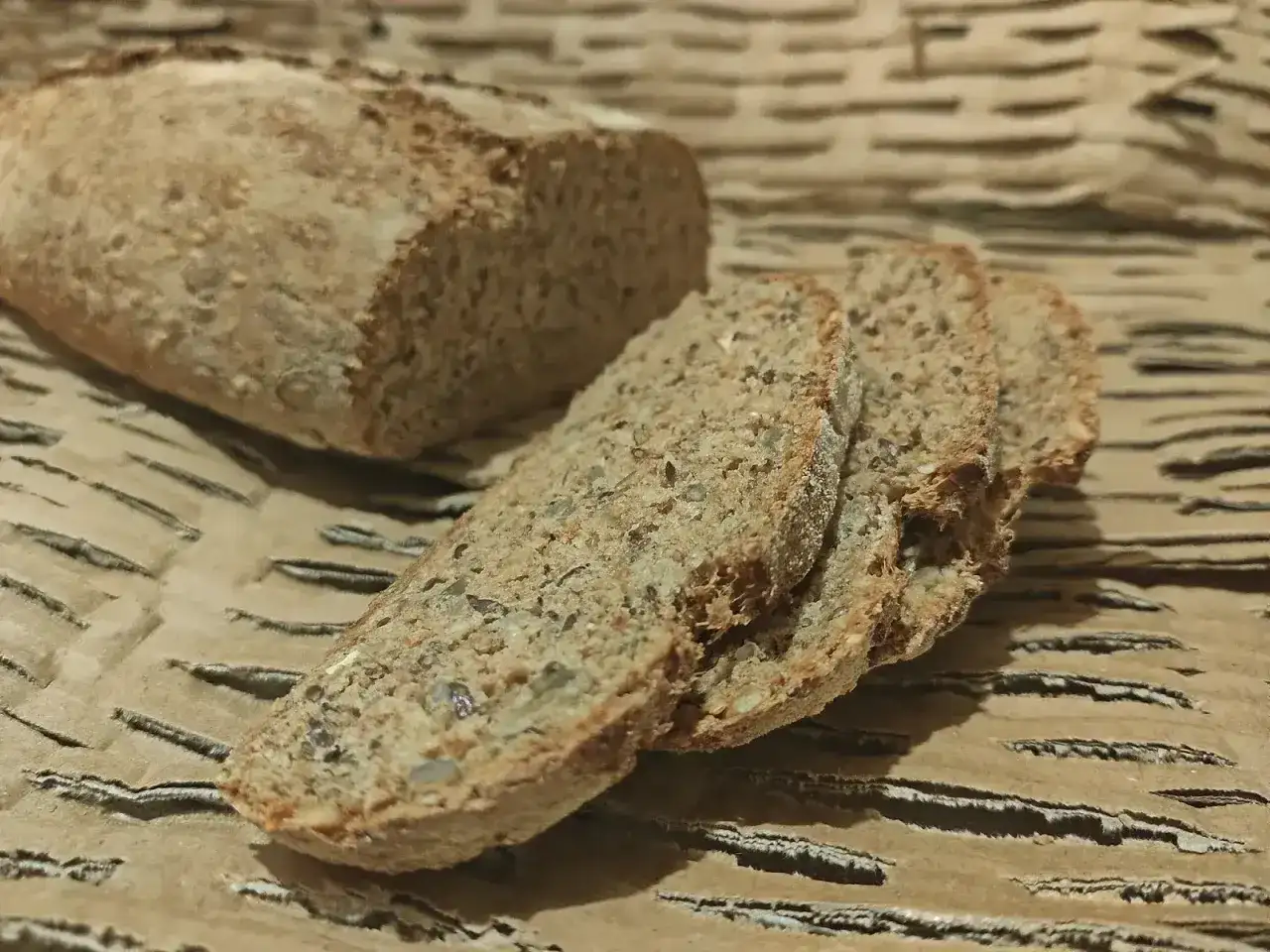 Wilgotny chleb orkiszowy - jak upiec miękki bochenek