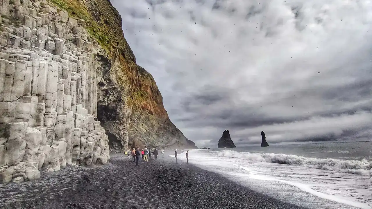 Reynisfjara - czarna plaża Islandii: plan, zdjęcia, bezpieczeństwo