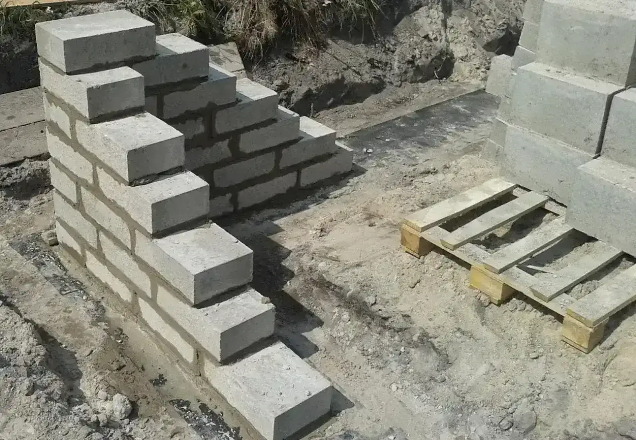 Zaprawa do bloczków betonowych - jak dobrać spoinę i klasę?