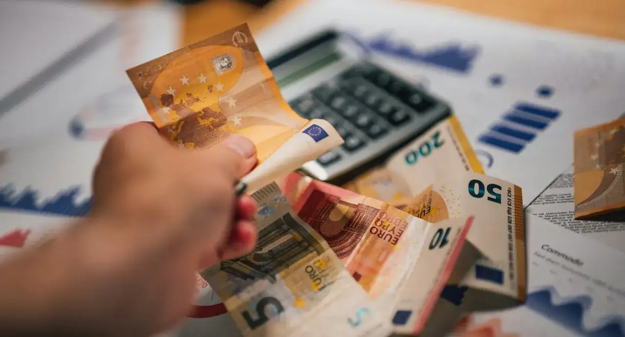 Wynagrodzenie prowizyjne - Jak je liczyć i uniknąć pułapek w umowie?