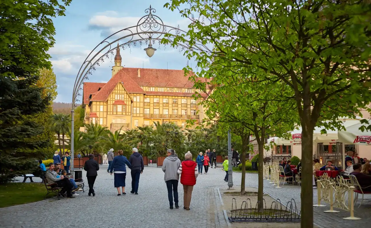 Kudowa-Zdrój wieczorem - Co robić po zmroku?
