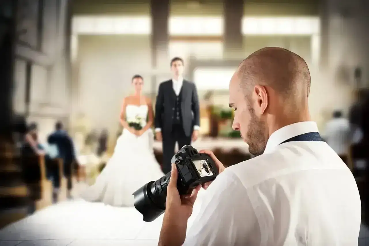 Ile kosztuje fotograf na wesele? Sprawdź realne ceny i pakiety