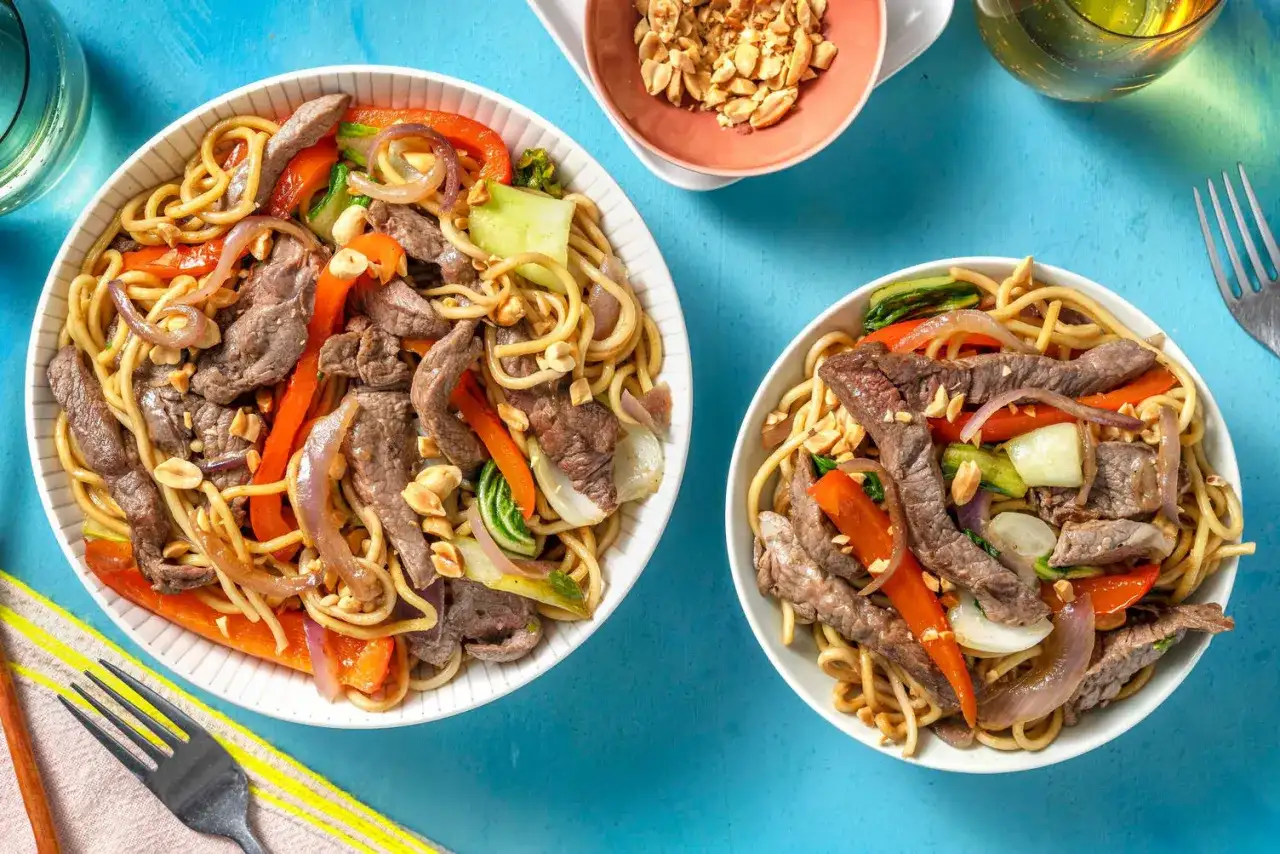 Biffwok med nudlar - så får du mört kött och krispiga grönsaker
