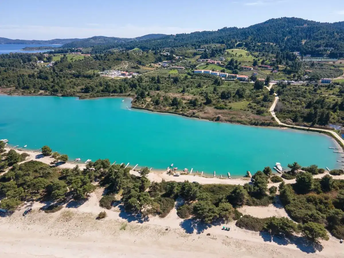 Kassandra - Przewodnik po półwyspie: plaże, kurorty, zwiedzanie