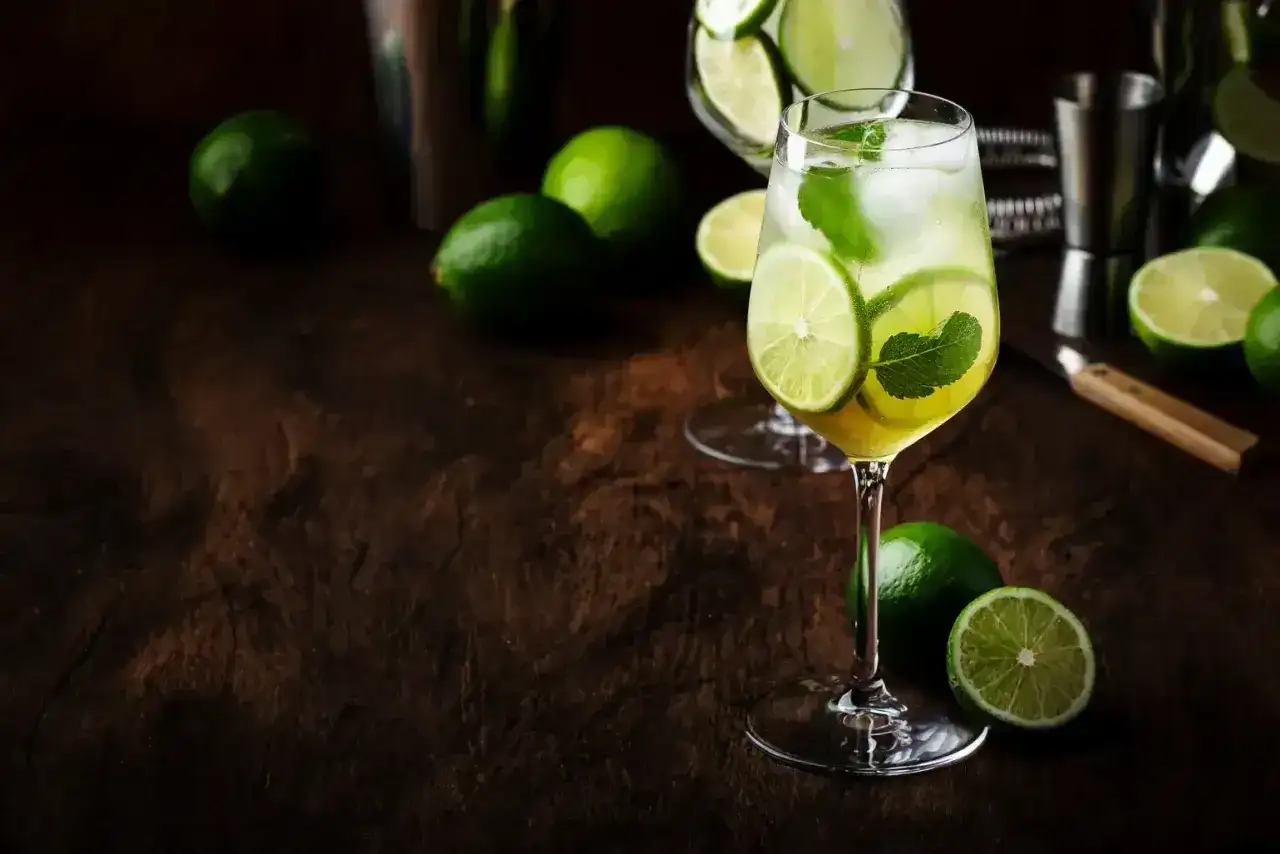Hugo Spritz - Jak zrobić idealny drink? Proporcje i błędy