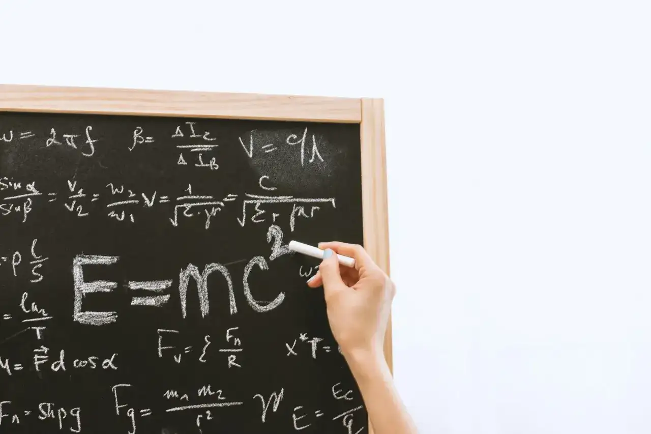 Znak ≤ - jak poprawnie stosować? Matematyka bez pomyłek