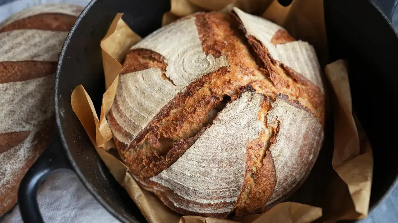 Sauerteigbrot backen - einfaches Rezept für Anfänger