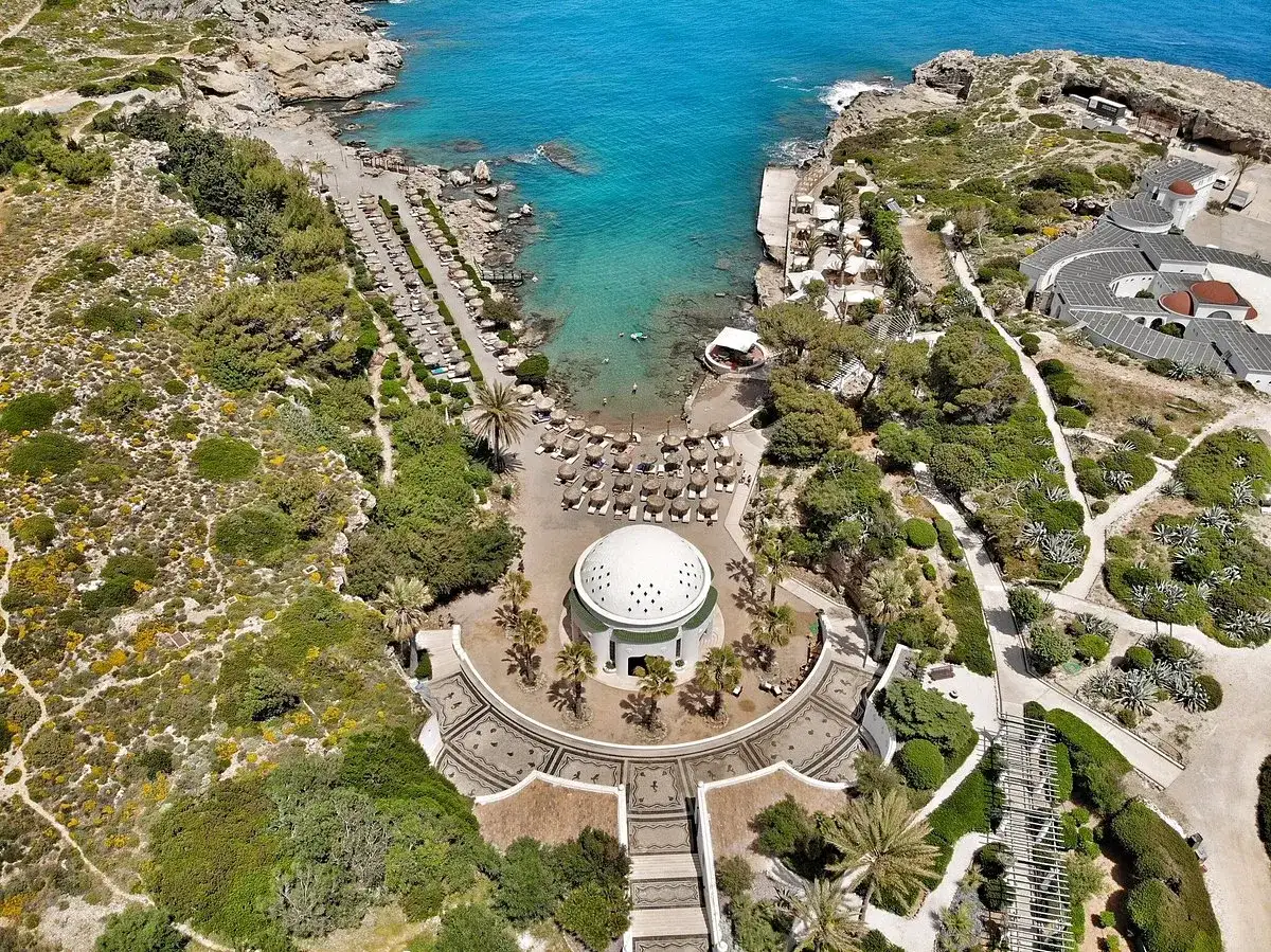 Kallithea beach på Rhodos - bad, utsikt och Kallithea Springs