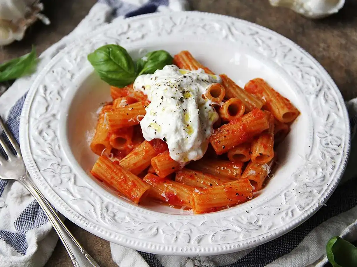 Burrata pasta som huvudrätt - så bygger du balansen